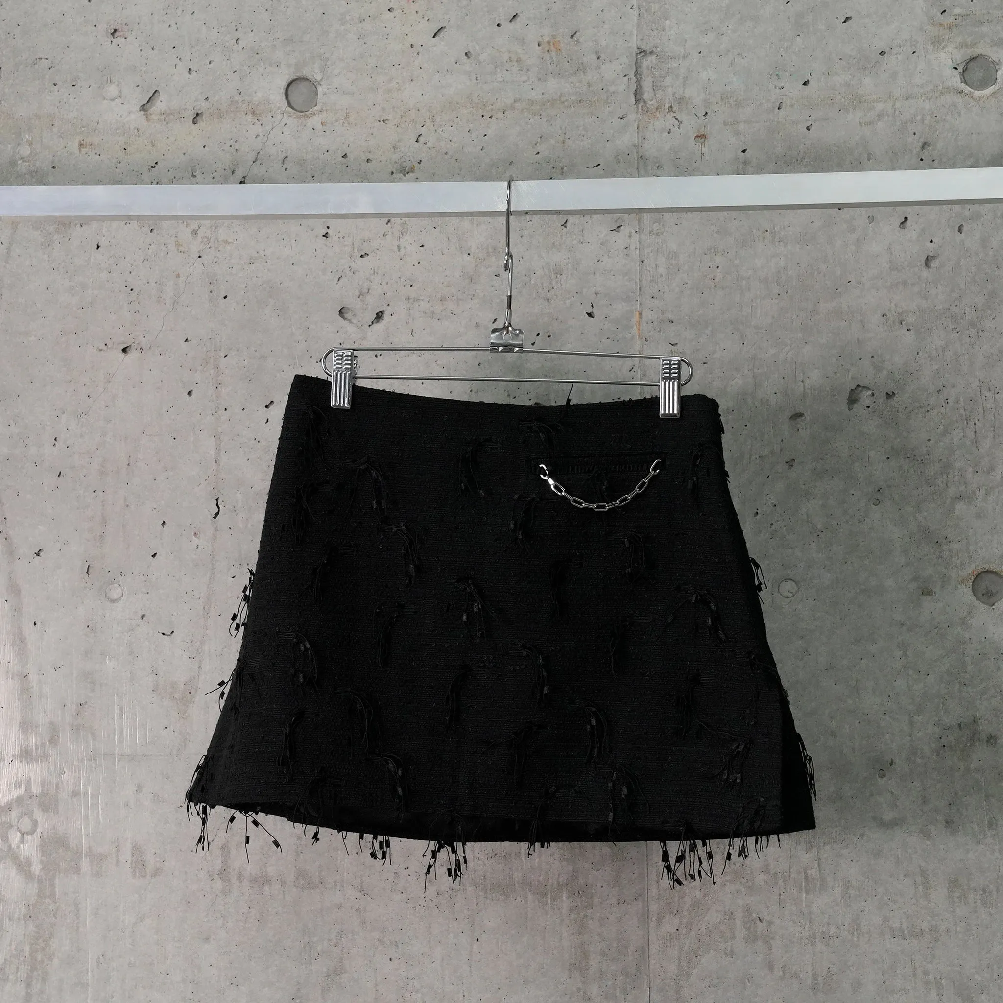 FRINGED TWEED MINI SKIRT / BLACK