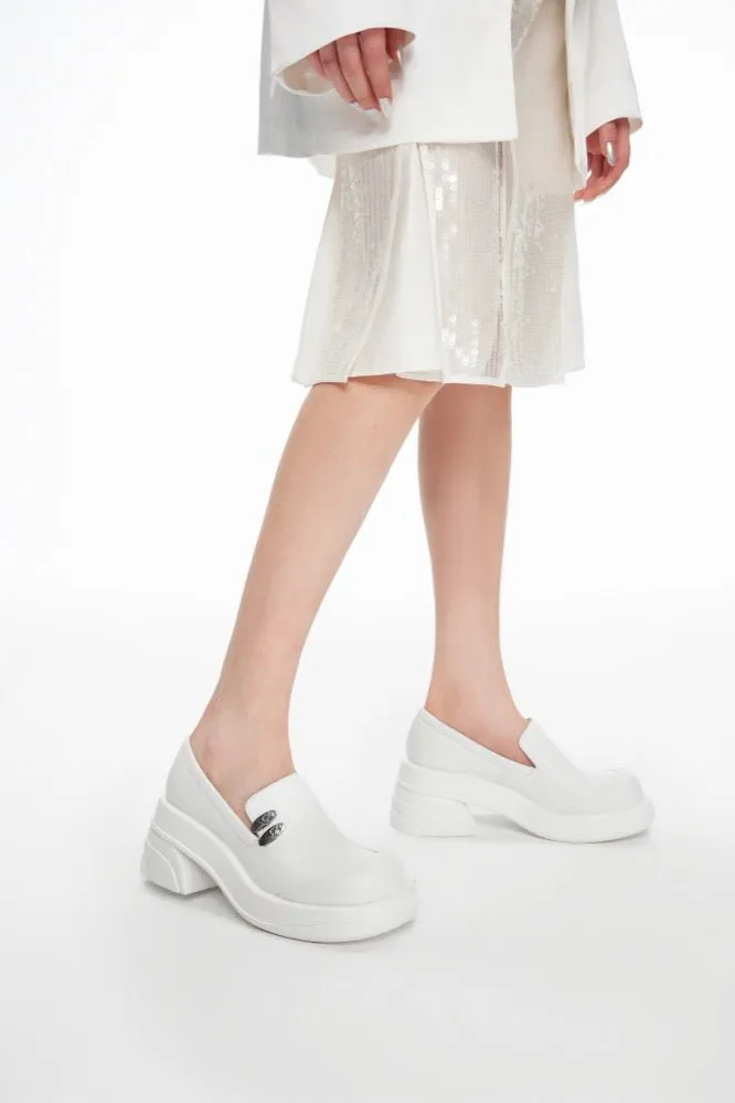 Round toe thick-heeled shoes in White